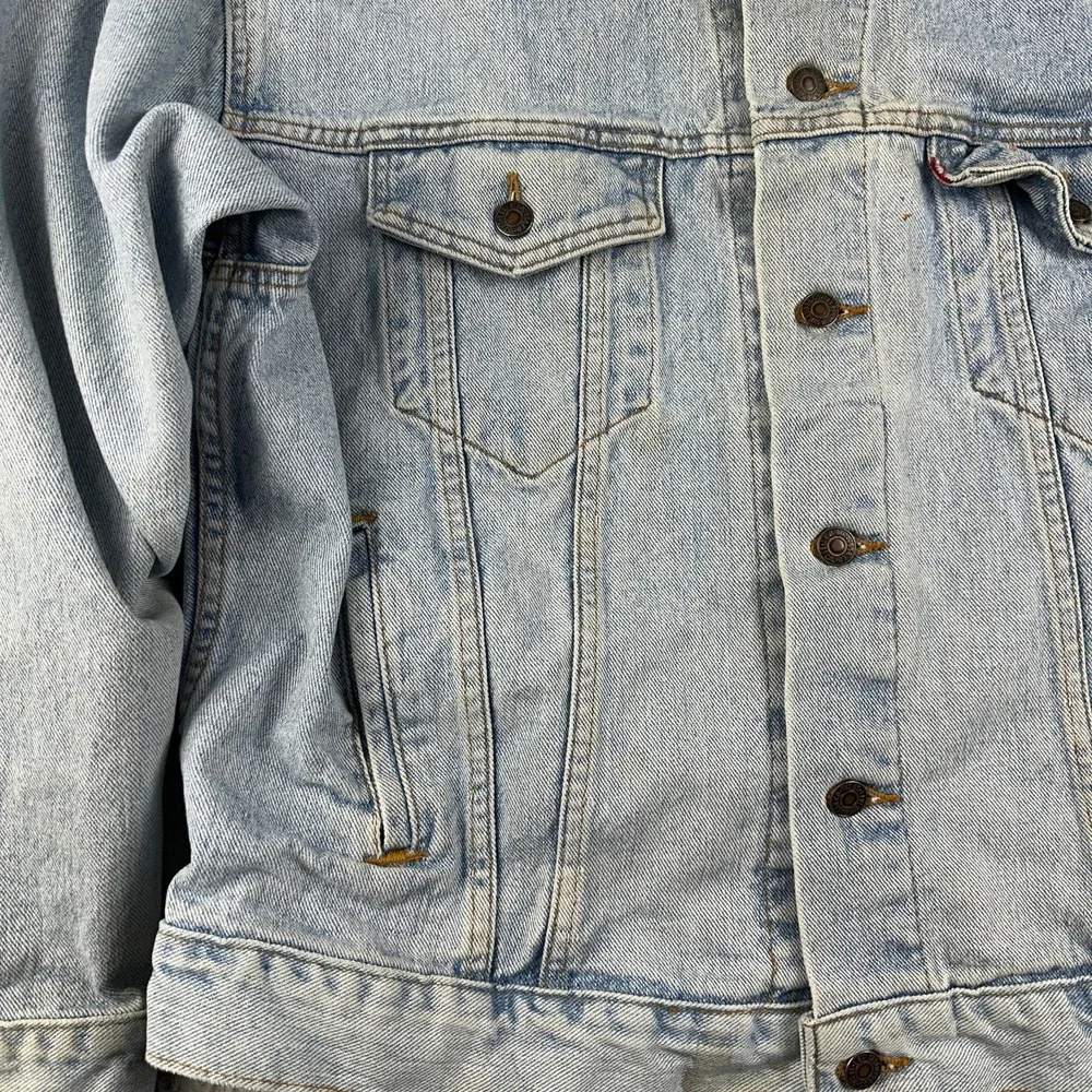 Levis has major